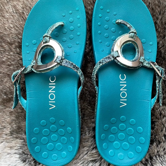 Vionic Women’s Rest Karina Backstrap Sandal in Teal Snakeskin W/ Silver. Sz. 6M. - Picture 3 of 11